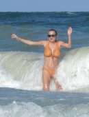 Caroline Vreeland Pokies in Wet Bikini at the Beach on Vacation in Tulum