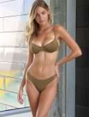 Elizabeth Turner in Bikini Photoshoot
