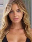 Elizabeth Turner in Bikini Photoshoot