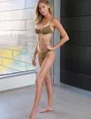 Elizabeth Turner in Bikini Photoshoot
