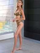 Elizabeth Turner in Bikini Photoshoot