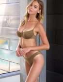 Elizabeth Turner in Bikini Photoshoot