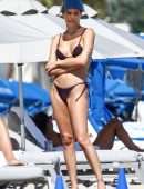 Isabeli Fontana in Bikini with Boyfriend Diego Ferrero at the Beach