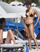 Isabeli Fontana in Bikini with Boyfriend Diego Ferrero at the Beach www.sawfirst.com