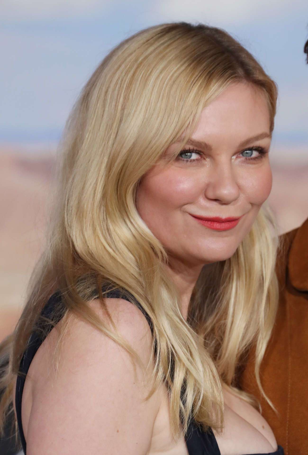 Kirsten Dunst at the Premiere of "El Camino: A Breaking Bad Movie" in Los Angeles
