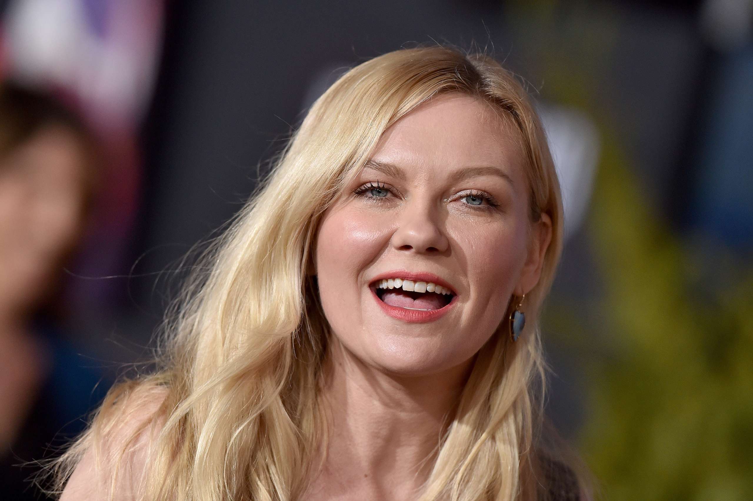 Kirsten Dunst at the Premiere of "El Camino: A Breaking Bad Movie" in Los Angeles