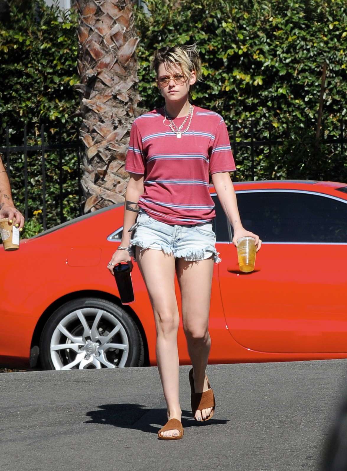 Kristen Stewart Leggy, Out in Los Angeles