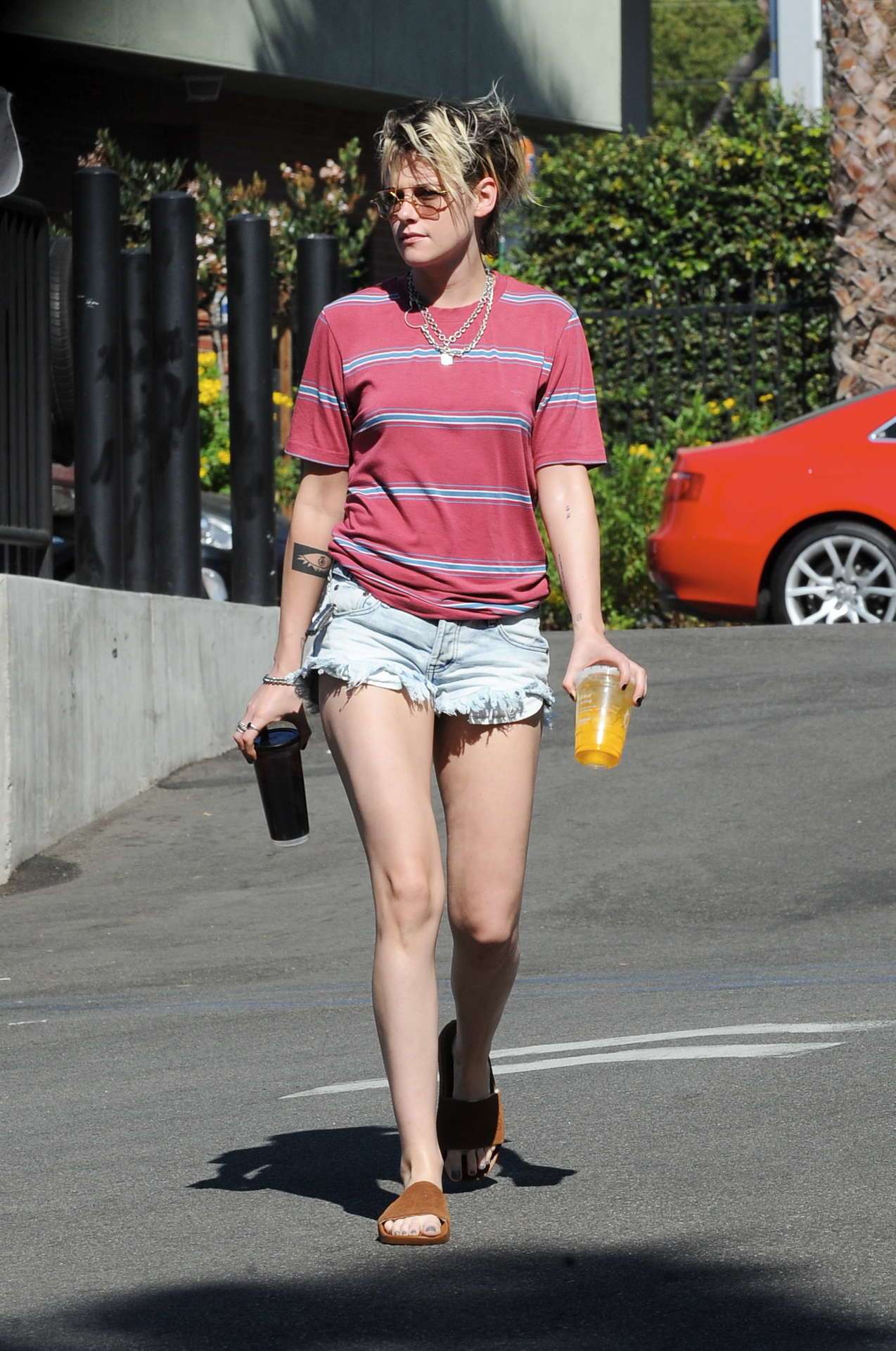 Kristen Stewart Leggy, Out in Los Angeles