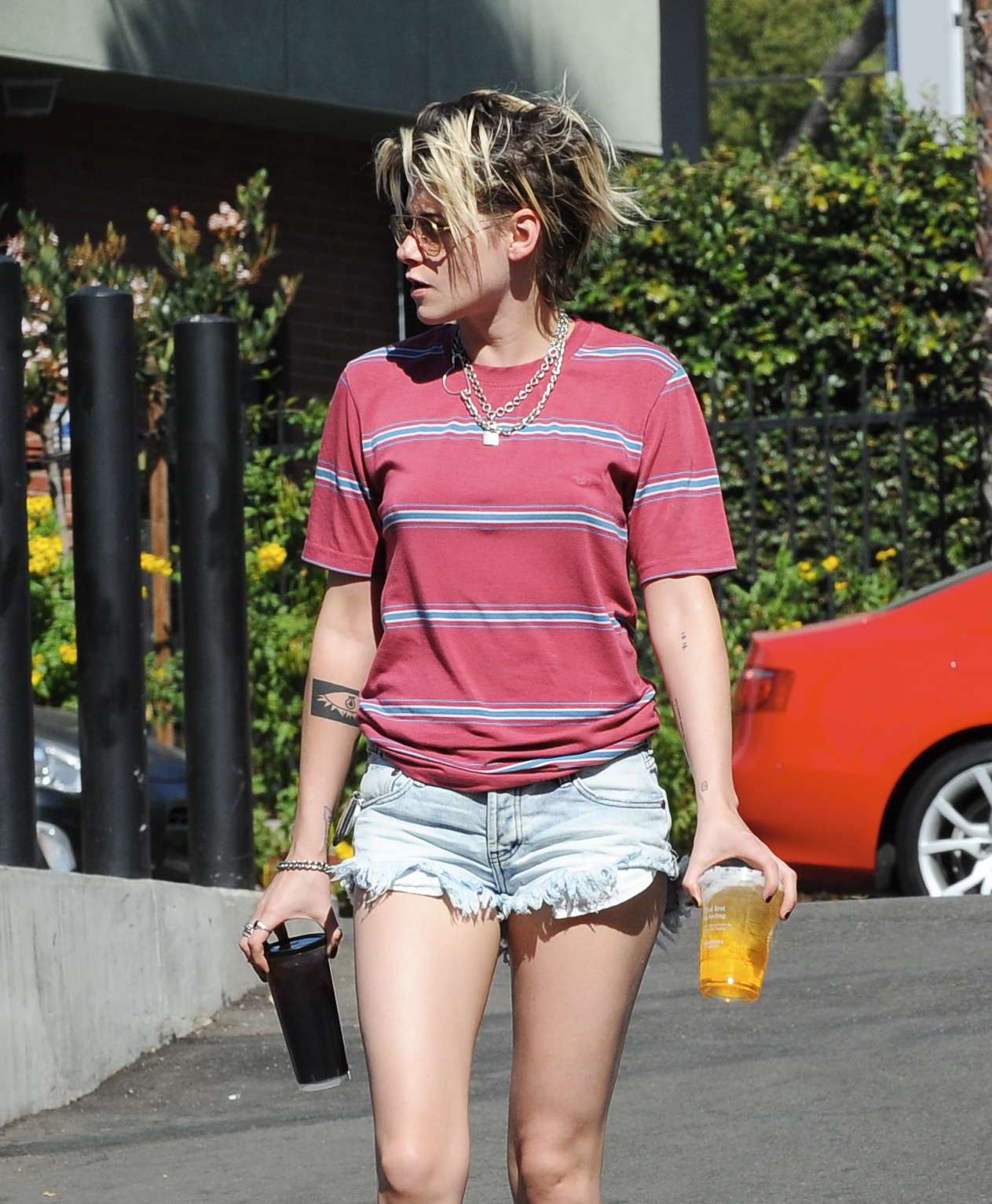 Kristen Stewart Leggy, Out in Los Angeles
