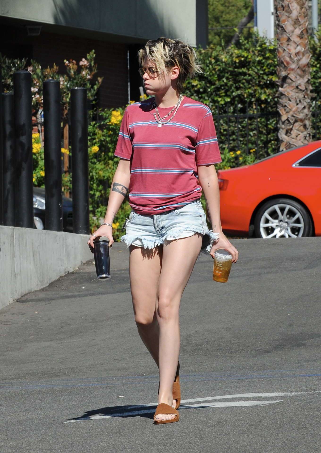 Kristen Stewart Leggy, Out in Los Angeles