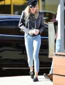 Miley Cyrus in Jeans, Out for Lunch in Los Angeles