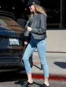 Miley Cyrus in Jeans, Out for Lunch in Los Angeles