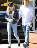 Miley Cyrus in Jeans, Out for Lunch in Los Angeles