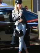 Miley Cyrus in Jeans, Out for Lunch in Los Angeles