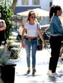 Sarah Hyland Pokies, Out in West Hollywood