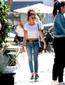 Sarah Hyland Pokies, Out in West Hollywood