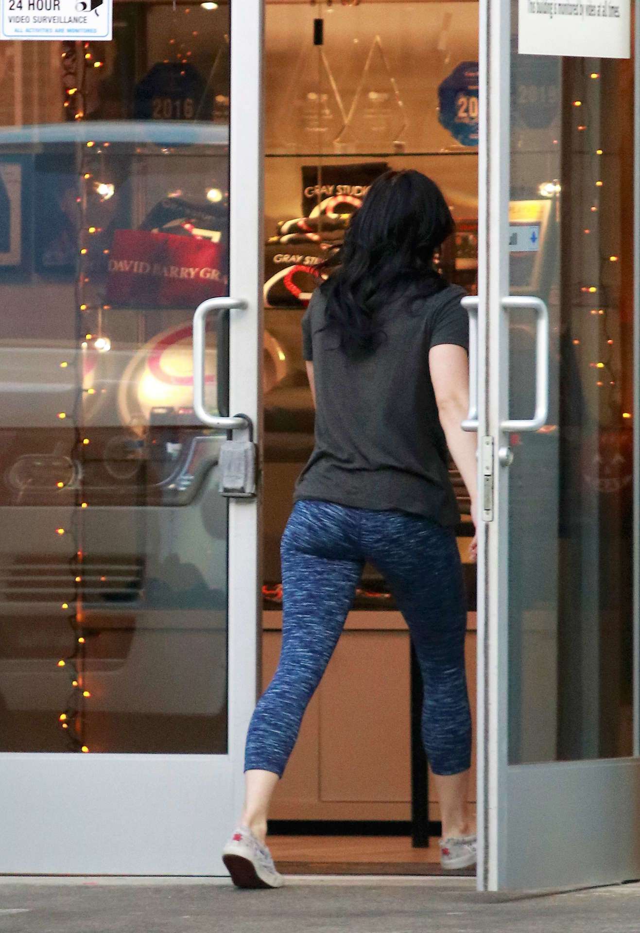 Ariel Winter Picks up her Dogs at a Salon in LA