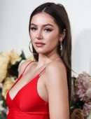 Delilah Belle Hamlin at 3rd Annual #REVOLVEawards in Hollywood