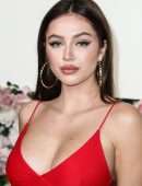 Delilah Belle Hamlin at 3rd Annual #REVOLVEawards in Hollywood