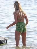 Hailey Baldwin Swimsuit Photoshoot on the Beach in Miami