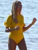 Hailey Baldwin Swimsuit Photoshoot on the Beach in Miami