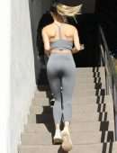 Hailey Baldwin Booty in Tights, Getting a Smoothie at Earthbar in West Hollywood