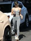 Hailey Baldwin Booty in Tights, Getting a Smoothie at Earthbar in West Hollywood