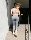 Hailey Baldwin Booty in Tights, Getting a Smoothie at Earthbar in West Hollywood