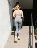 Hailey Baldwin Booty in Tights, Getting a Smoothie at Earthbar in West Hollywood