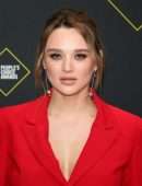 Hunter King at 45th E! People's Choice Awards in Santa Monica