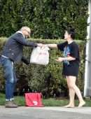Ariel Winter Leggy, Gets a Delivery to her House in LA