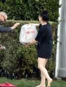 Ariel Winter Leggy, Gets a Delivery to her House in LA