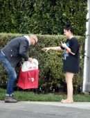 Ariel Winter Leggy, Gets a Delivery to her House in LA