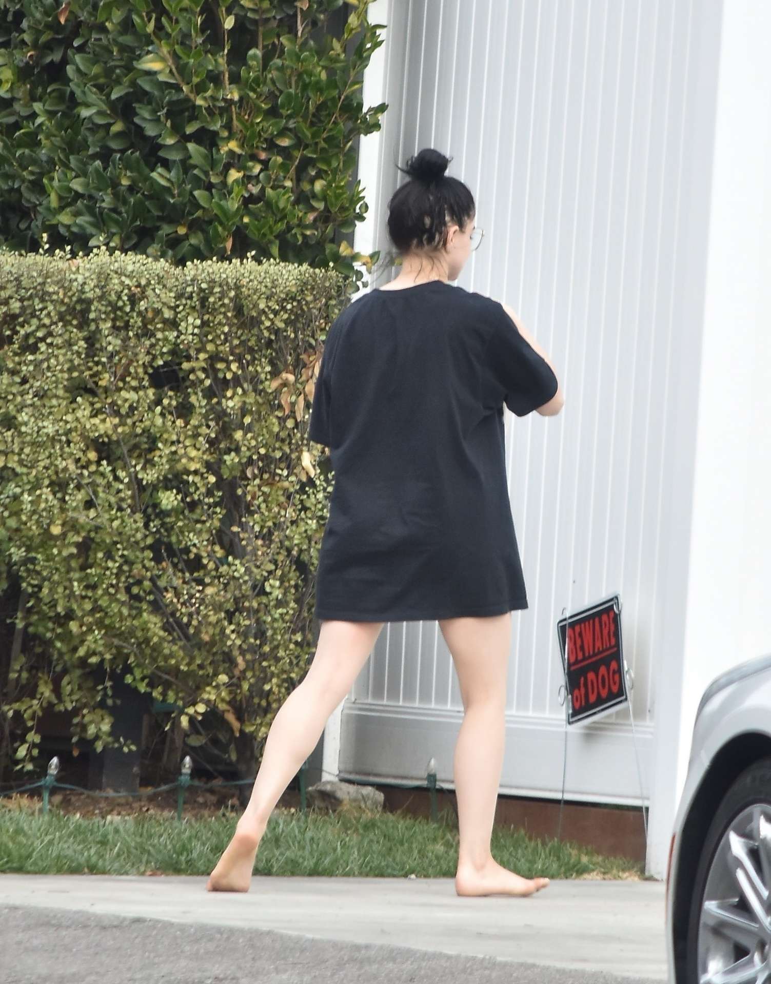 Ariel Winter Leggy, Gets a Delivery to her House in LA