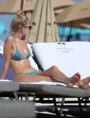Daphne Groeneveld Booty in Green Bikini in Miami Beach, Florida