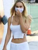 Alexis Ren Booty and Pokies at Moon Juice in Los Angeles