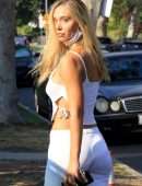 Alexis Ren Booty and Pokies at Moon Juice in Los Angeles