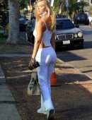 Alexis Ren Booty and Pokies at Moon Juice in Los Angeles