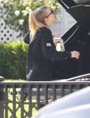 Dakota Fanning Booty, Spotted while taking Beer in Los Angeles