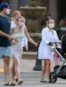 Dakota Fanning Pokies, Goes Out with Friends in Malibu