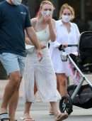 Dakota Fanning Pokies, Goes Out with Friends in Malibu