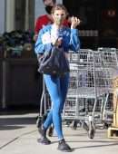 Elisabetta Canalis Booty, Outside Bristol Farms in Beverly Hills