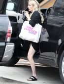 Emma Roberts Leggy, Arriving Home in Los Feliz