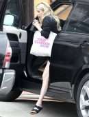 Emma Roberts Leggy, Arriving Home in Los Feliz