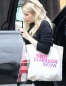 Emma Roberts Leggy, Arriving Home in Los Feliz