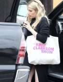 Emma Roberts Leggy, Arriving Home in Los Feliz