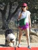 Isla Fisher Walking her Dog in Los Angeles