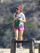 Isla Fisher Walking her Dog in Los Angeles