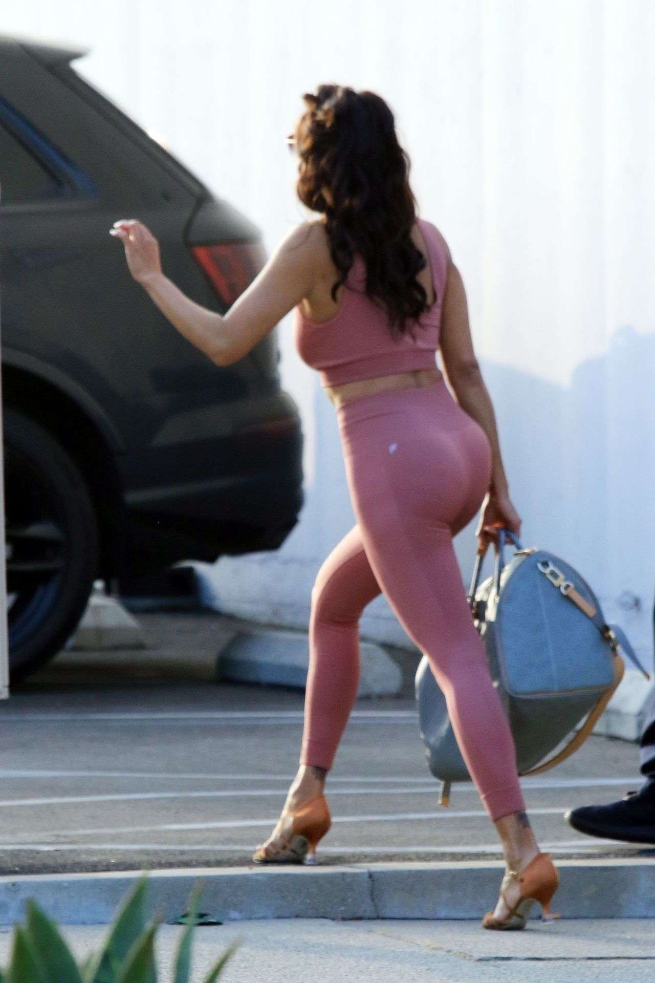 Jeannie Mai Cameltoe as She Leaves the DWTS Studios