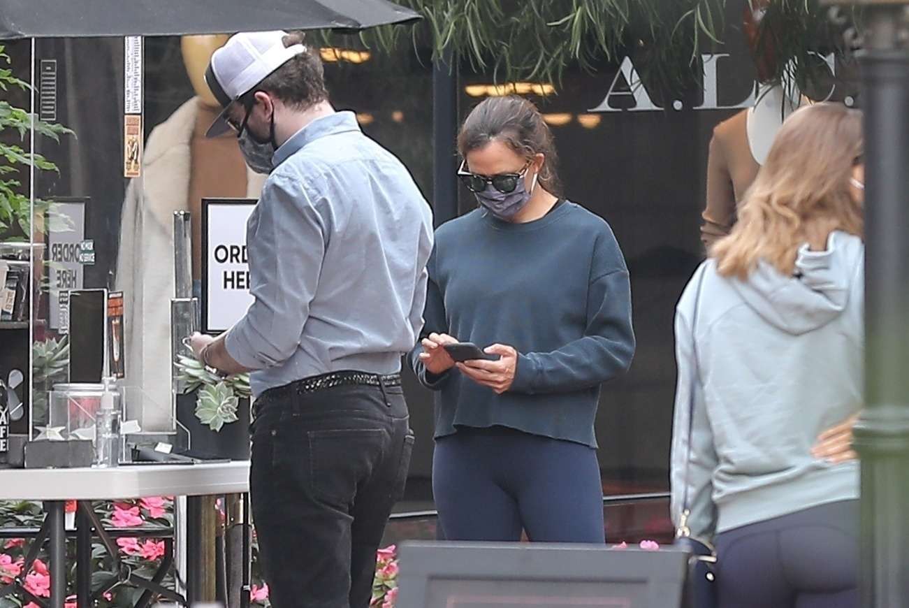 Jennifer Garner Booty, Outside Alfred Coffee in Pacific Palisades